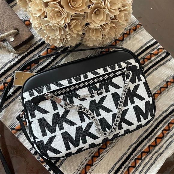 New mk jet set EW crossbody chain 😍 - Picture 2 of 11